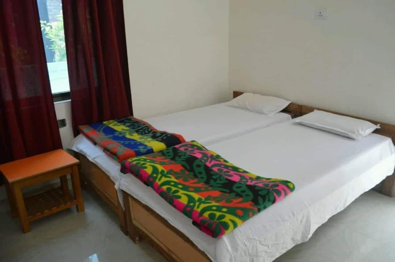 Middle Way Home Stay Bodhgaya Bagian luar foto