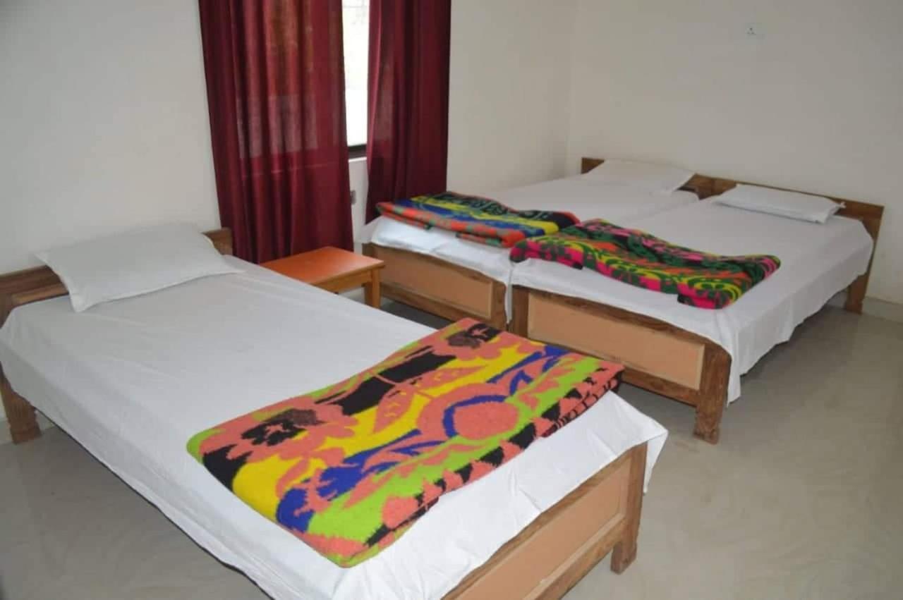 Middle Way Home Stay Bodhgaya Bagian luar foto